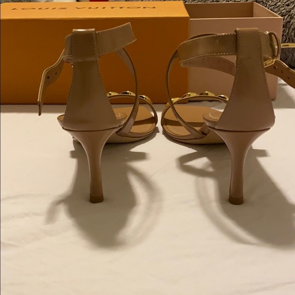 Authentic Louis Vuitton Unchain Strap Studs Sandal - Picture 4 of 8